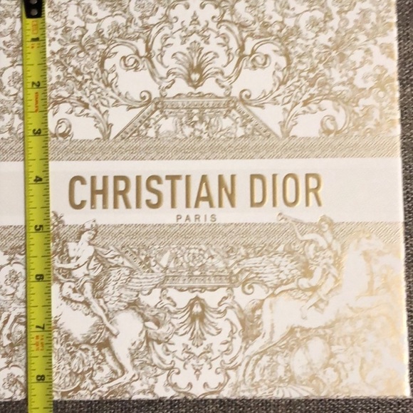 COPY - Christian Dior Holiday 2023 Gold Gift Box NEW! - Picture 6 of 8